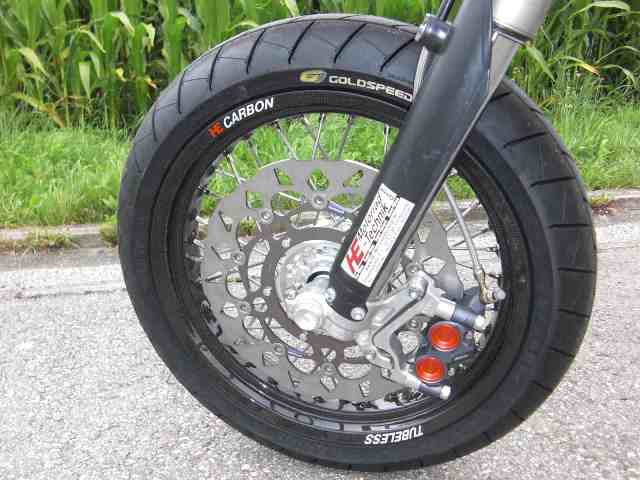 Radialbremszange auf Enduro-Gabelfu�